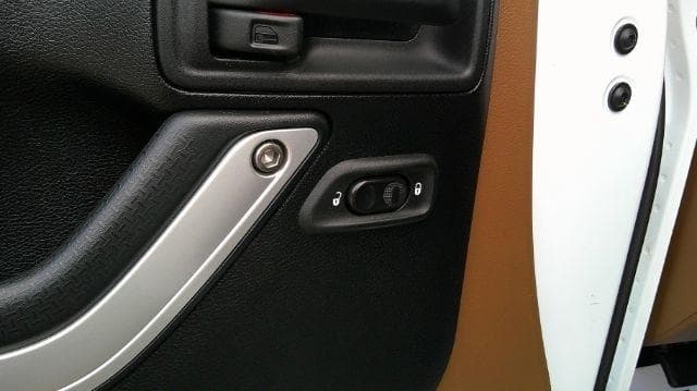 2012 Jeep Wrangler - Image 17