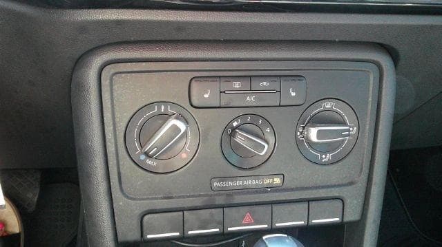 2016 Volkswagen Beetle - Image 9