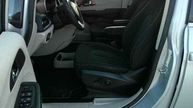 2023 Chrysler Voyager - Image 8