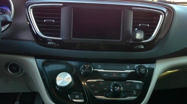 2023 Chrysler Voyager - Image 11