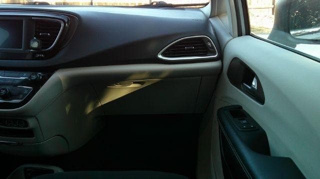 2023 Chrysler Voyager - Image 17