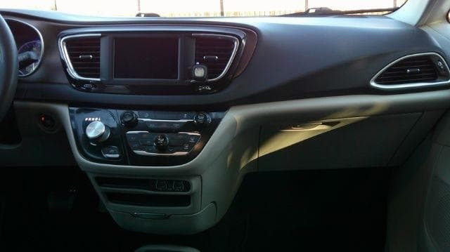 2023 Chrysler Voyager - Image 18