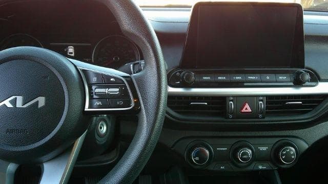 2023 Kia Forte - Image 9