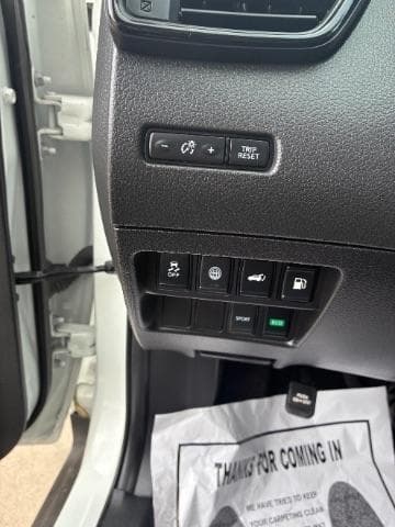 2019 NISSAN Rogue - Image 13