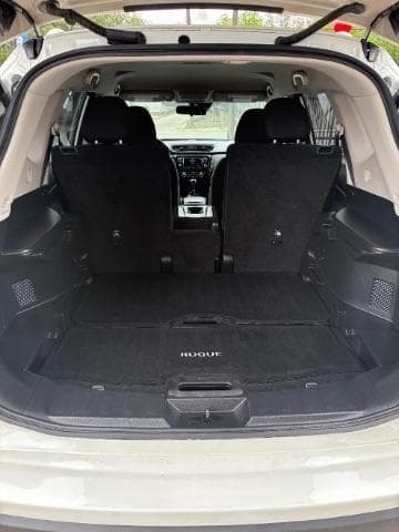 2019 NISSAN Rogue - Image 19