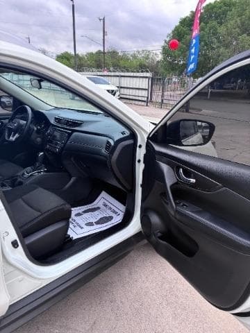 2019 NISSAN Rogue - Image 22