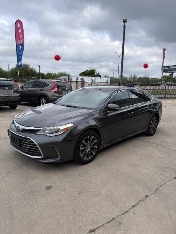 2018 TOYOTA Avalon - Image 2
