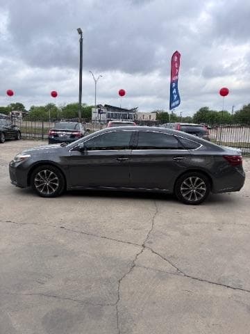 2018 TOYOTA Avalon - Image 3