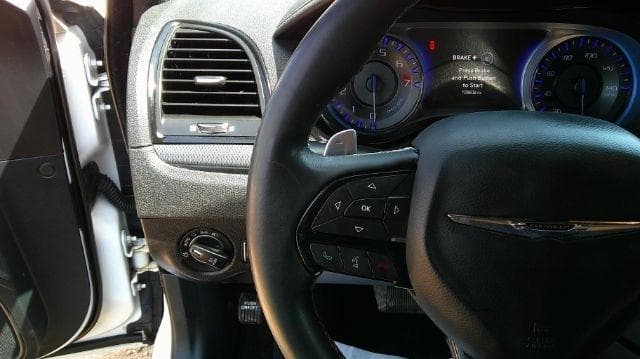 2015 CHRYSLER 300 - Image 8