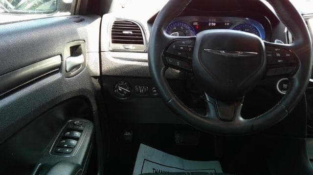 2015 CHRYSLER 300 - Image 17