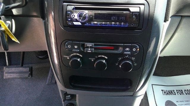 2007 DODGE Grand - Image 11