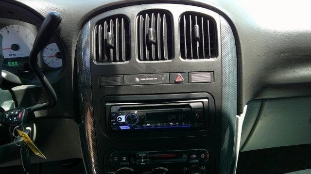 2007 DODGE Grand - Image 12