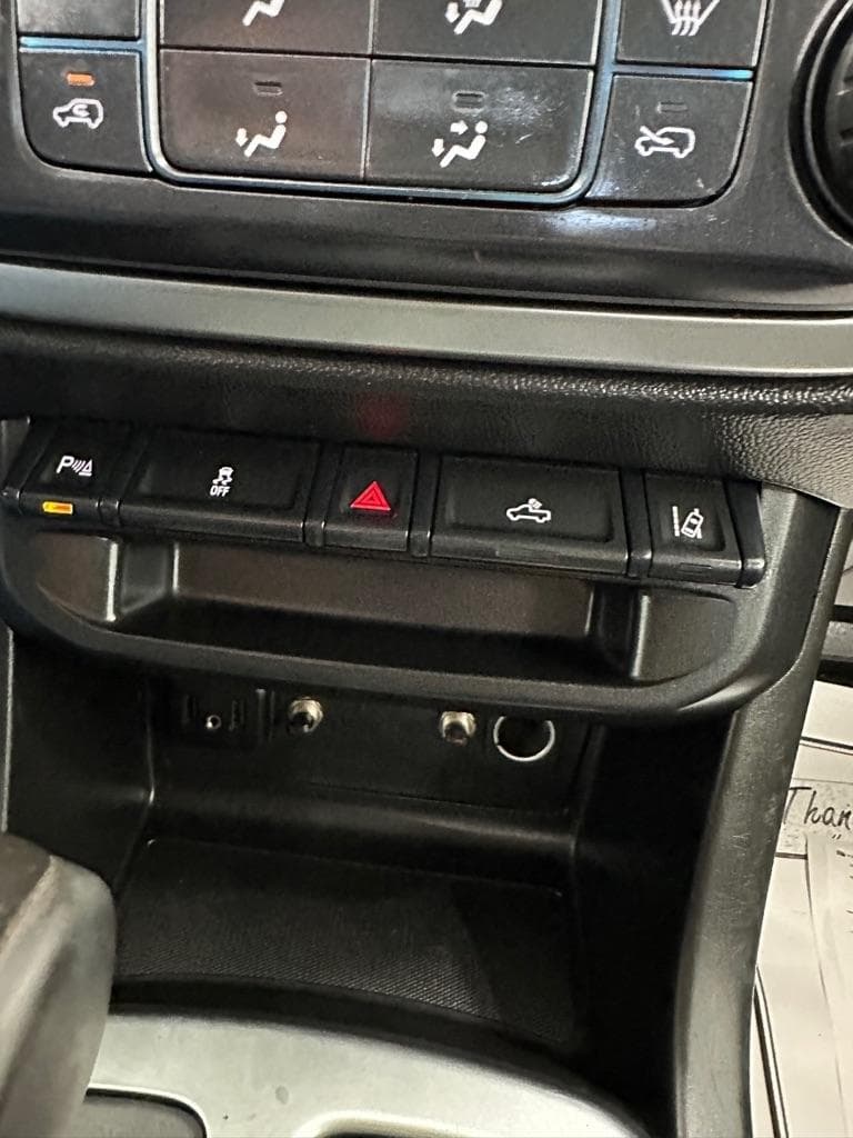 2020 CHEVROLET Colorado - Image 13