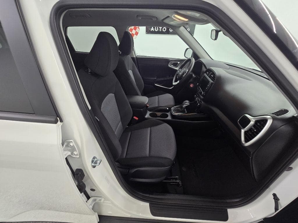 2023 Kia Soul - Image 14