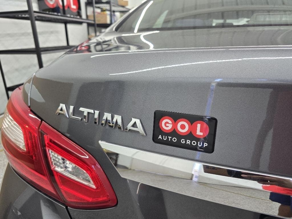 2017 NISSAN Altima - Image 6