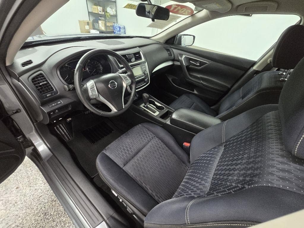 2017 NISSAN Altima - Image 8
