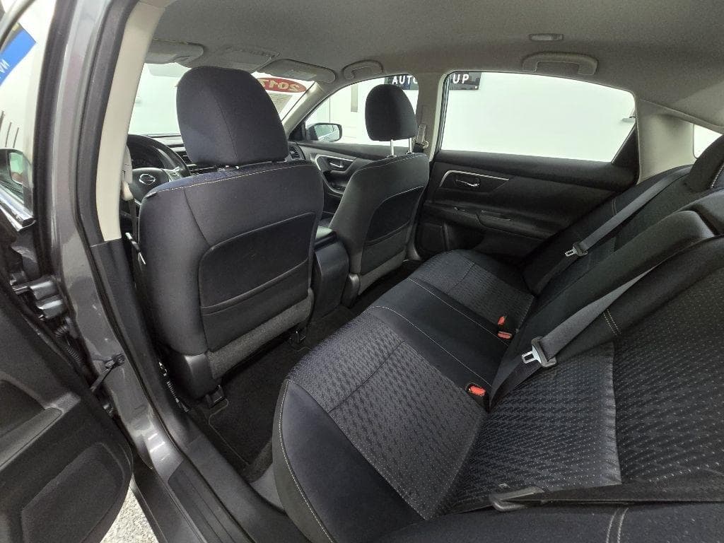 2017 NISSAN Altima - Image 9