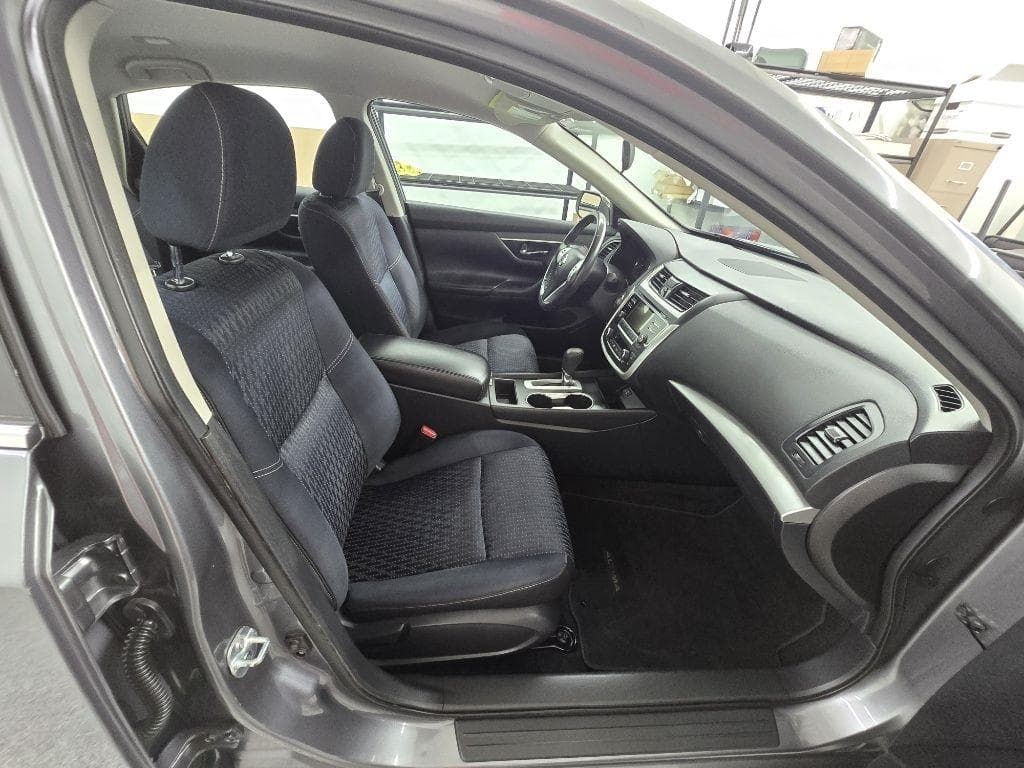 2017 NISSAN Altima - Image 12