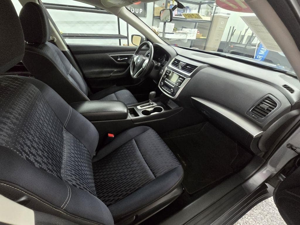 2017 NISSAN Altima - Image 13