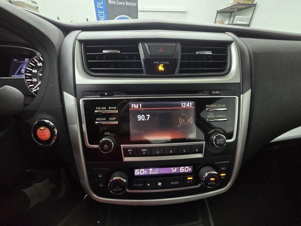 2017 NISSAN Altima - Image 19