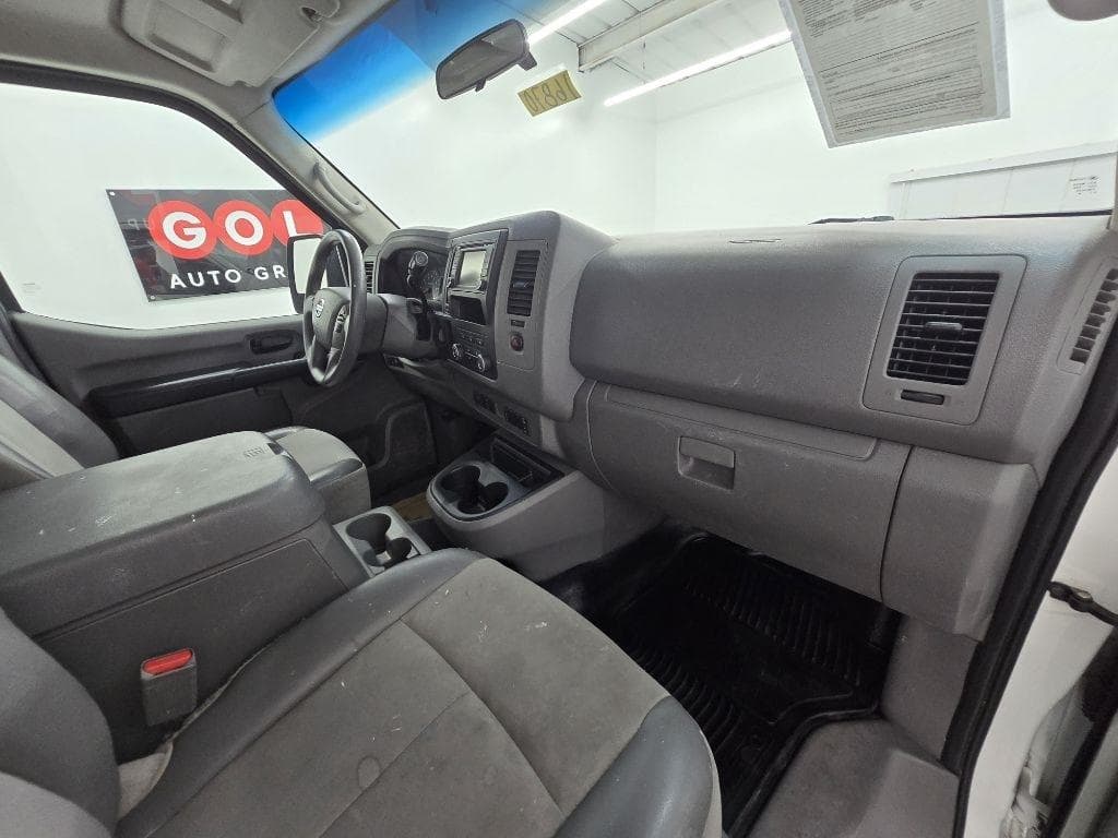 2017 Nissan NV - Image 14