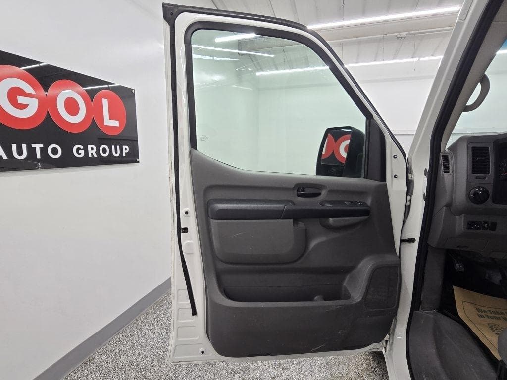 2017 Nissan NV - Image 19
