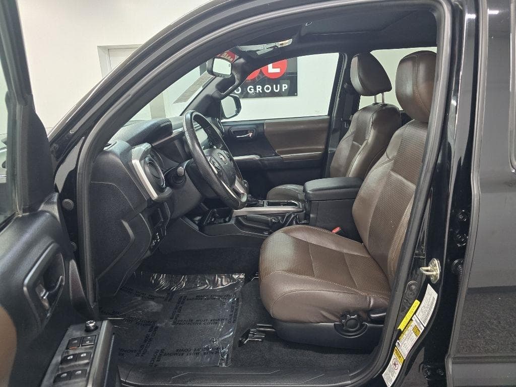 2016 Toyota Tacoma - Image 8