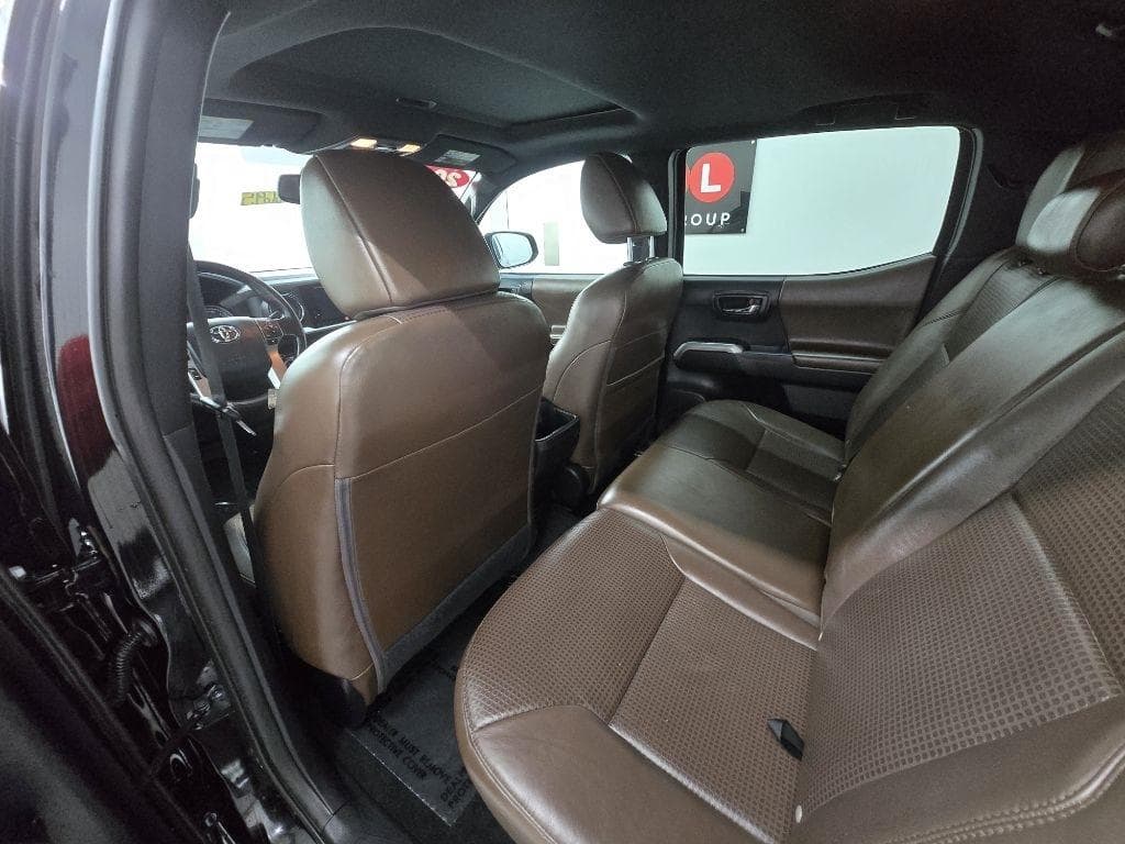 2016 Toyota Tacoma - Image 11