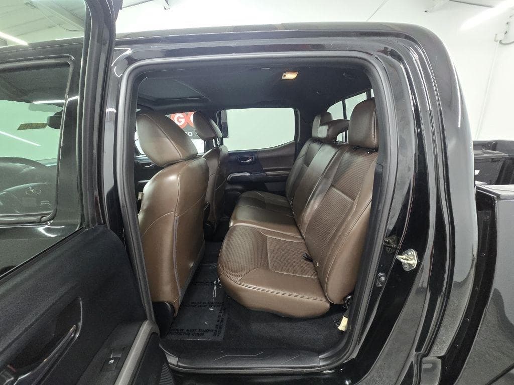 2016 Toyota Tacoma - Image 12