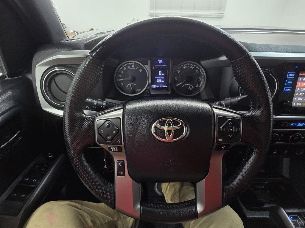 2016 Toyota Tacoma - Image 16