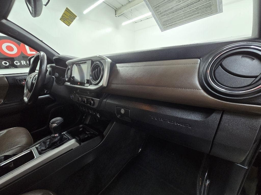 2016 Toyota Tacoma - Image 18