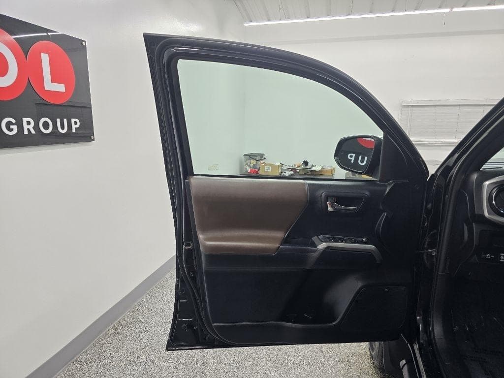 2016 Toyota Tacoma - Image 21