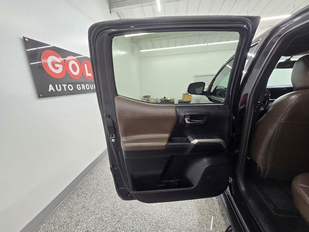 2016 Toyota Tacoma - Image 22