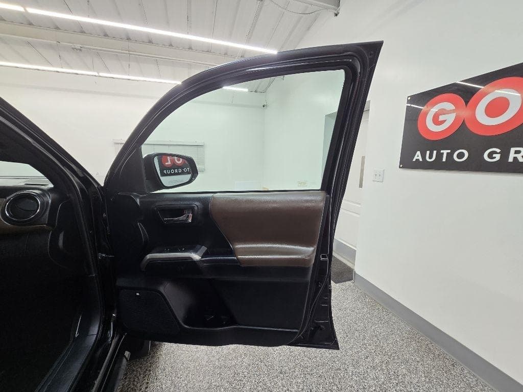 2016 Toyota Tacoma - Image 24