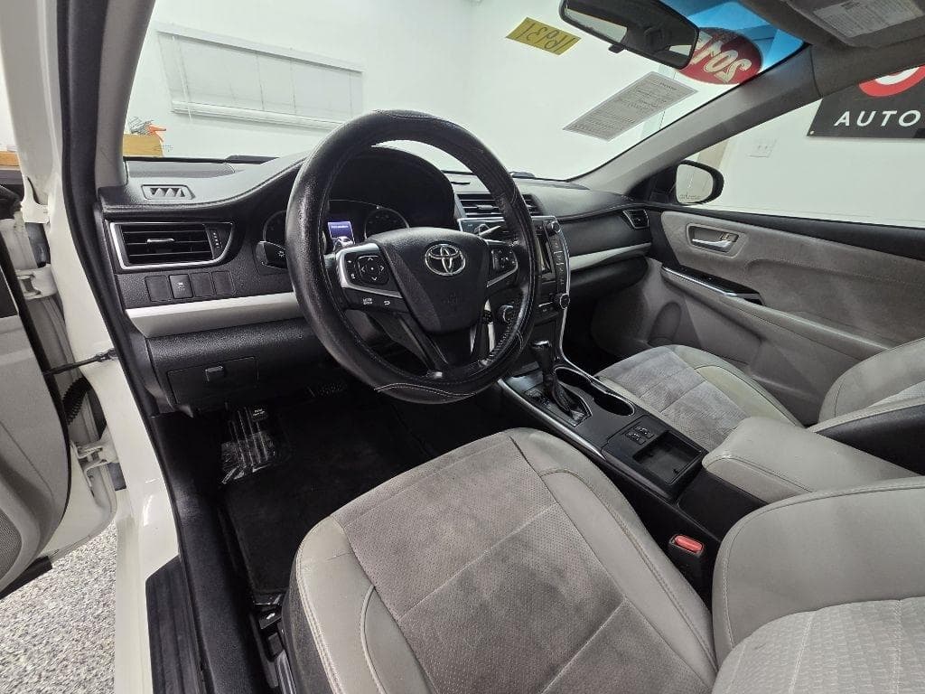 2015 TOYOTA Camry - Image 11