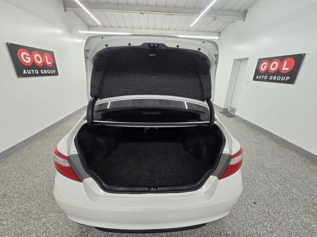 2015 TOYOTA Camry - Image 16