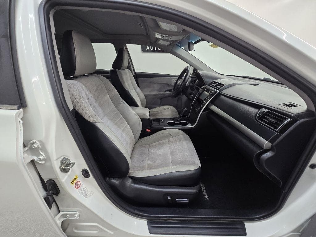2015 TOYOTA Camry - Image 19