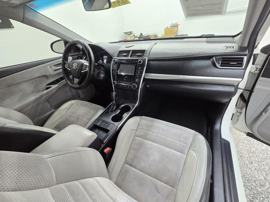 2015 TOYOTA Camry - Image 20
