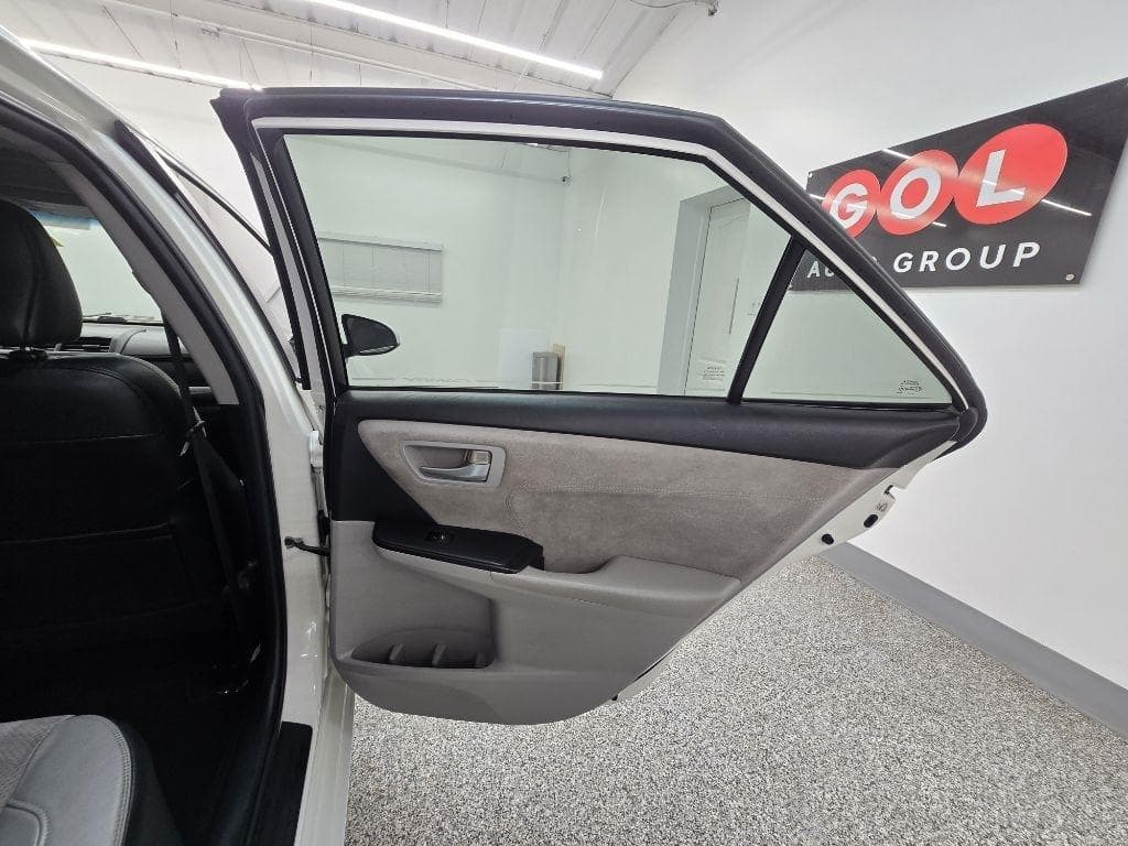 2015 TOYOTA Camry - Image 26