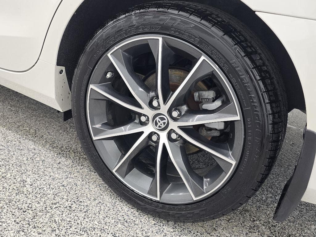 2015 TOYOTA Camry - Image 29