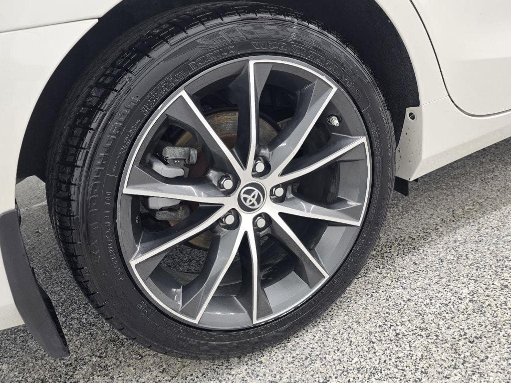 2015 TOYOTA Camry - Image 30