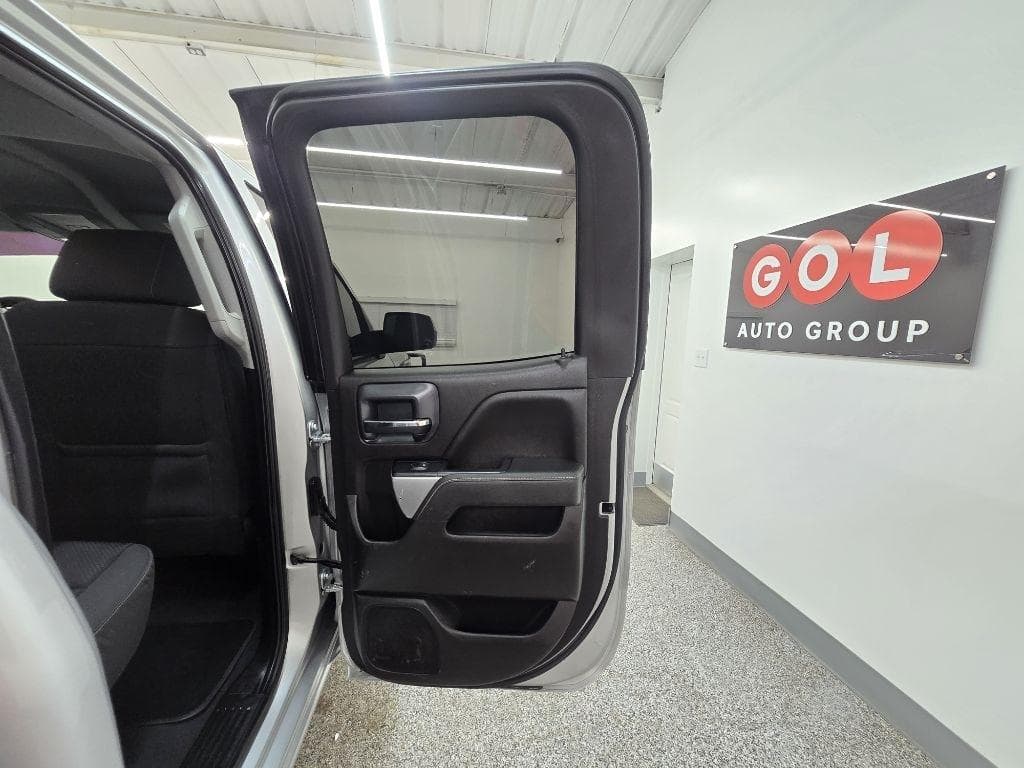 2019 CHEVROLET Silverado - Image 23