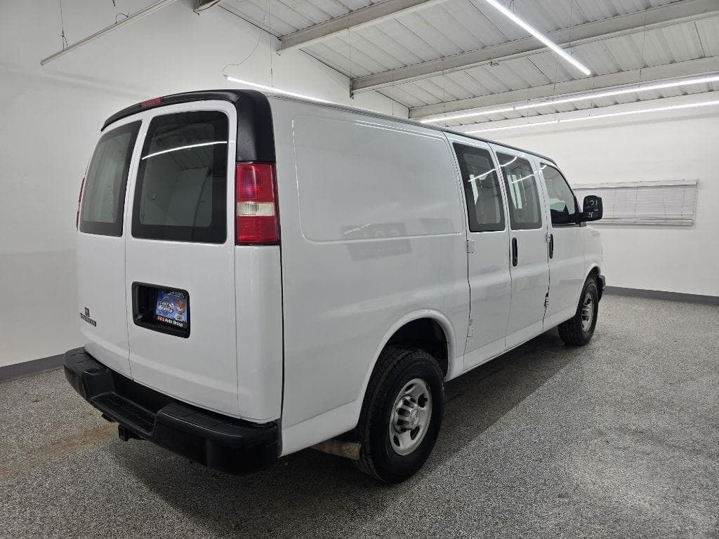 2019 Chevrolet Express - Image 4