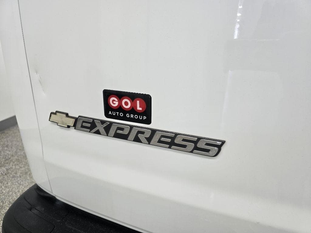 2019 Chevrolet Express - Image 5