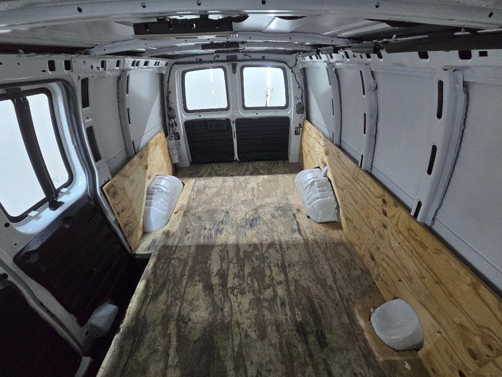 2019 Chevrolet Express - Image 9