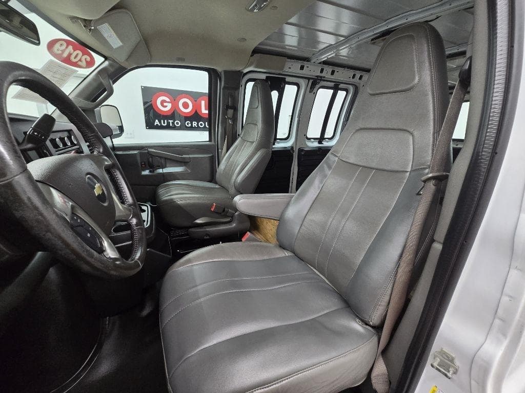2019 Chevrolet Express - Image 10