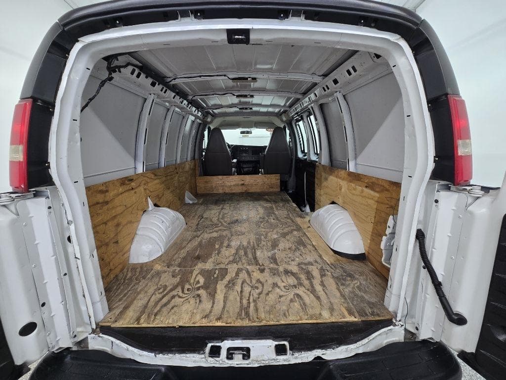 2019 Chevrolet Express - Image 11