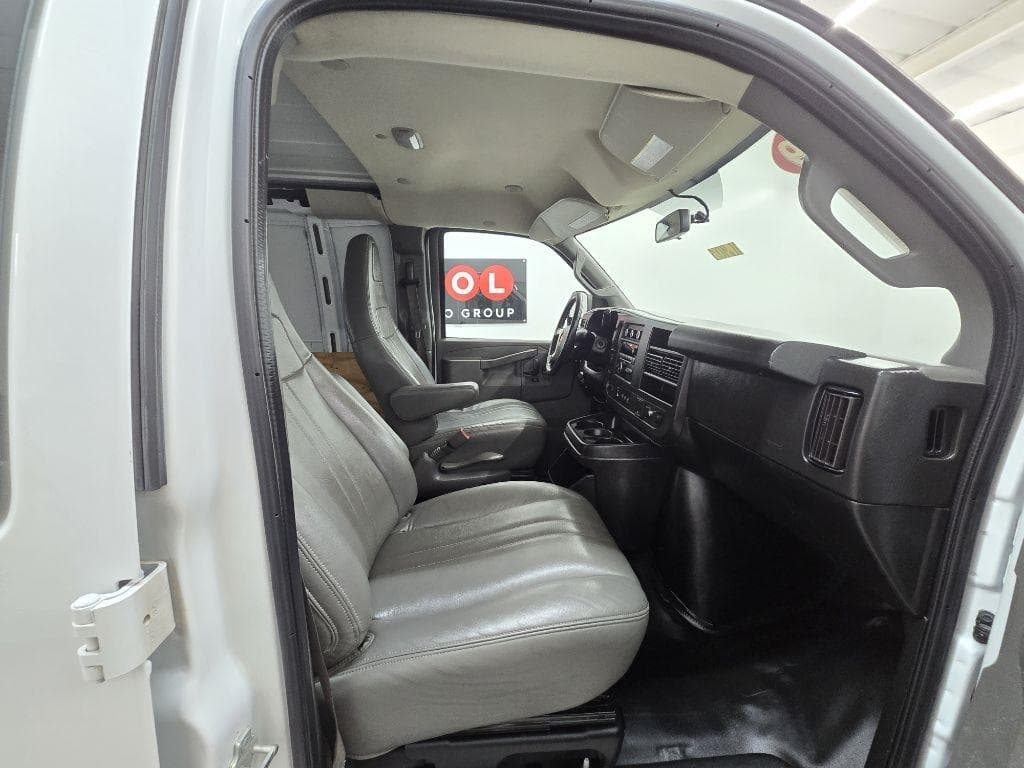 2019 Chevrolet Express - Image 14