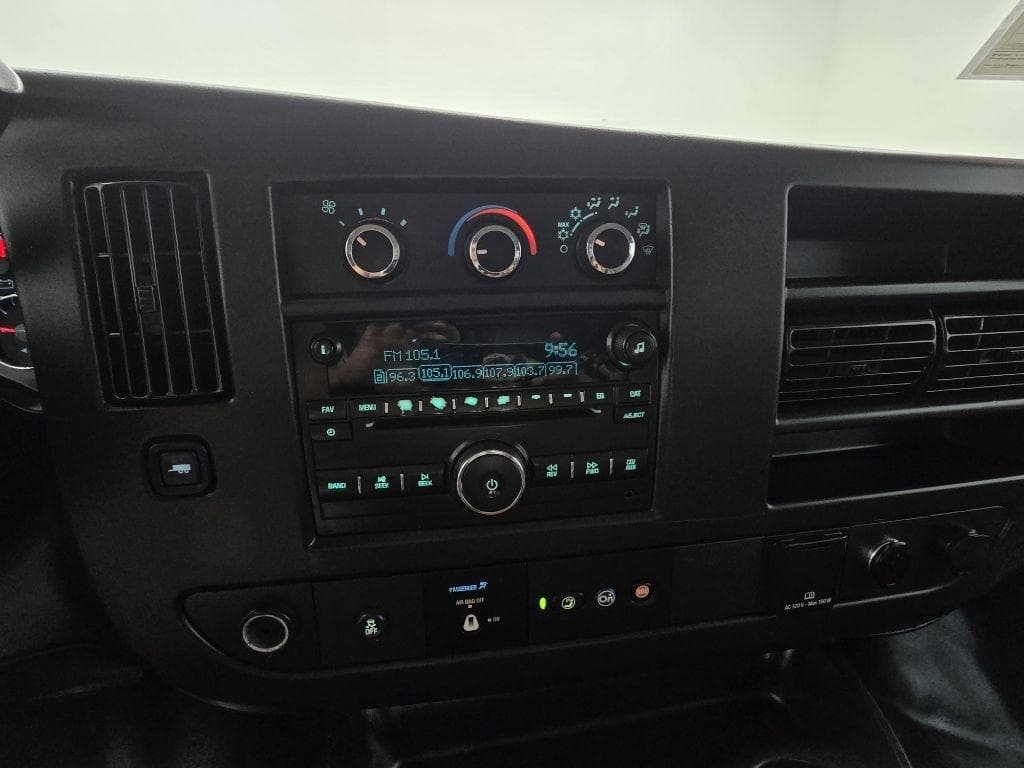 2019 Chevrolet Express - Image 20