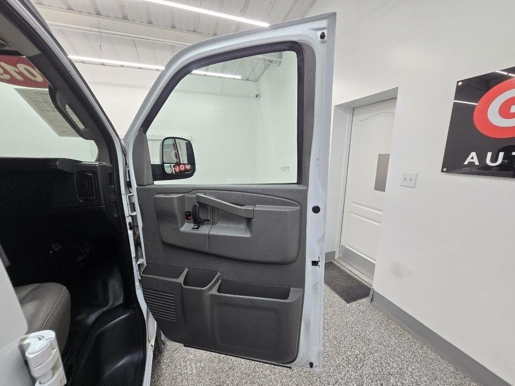 2019 Chevrolet Express - Image 21